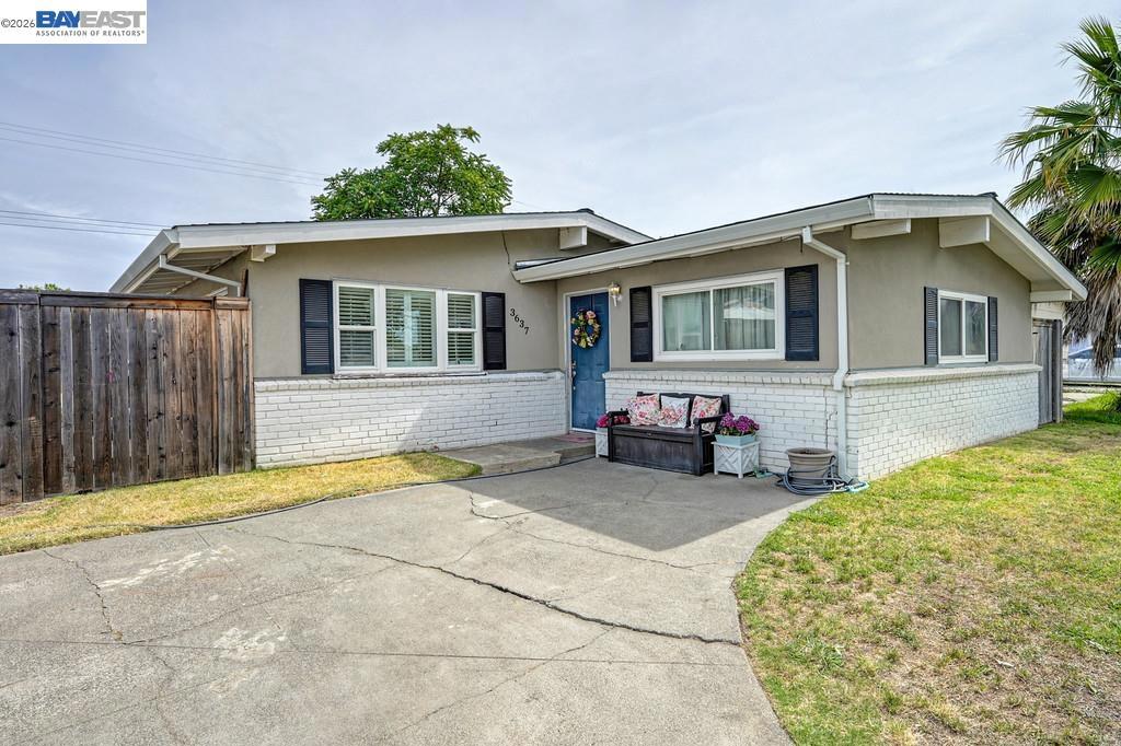 3637 Centinella Drive