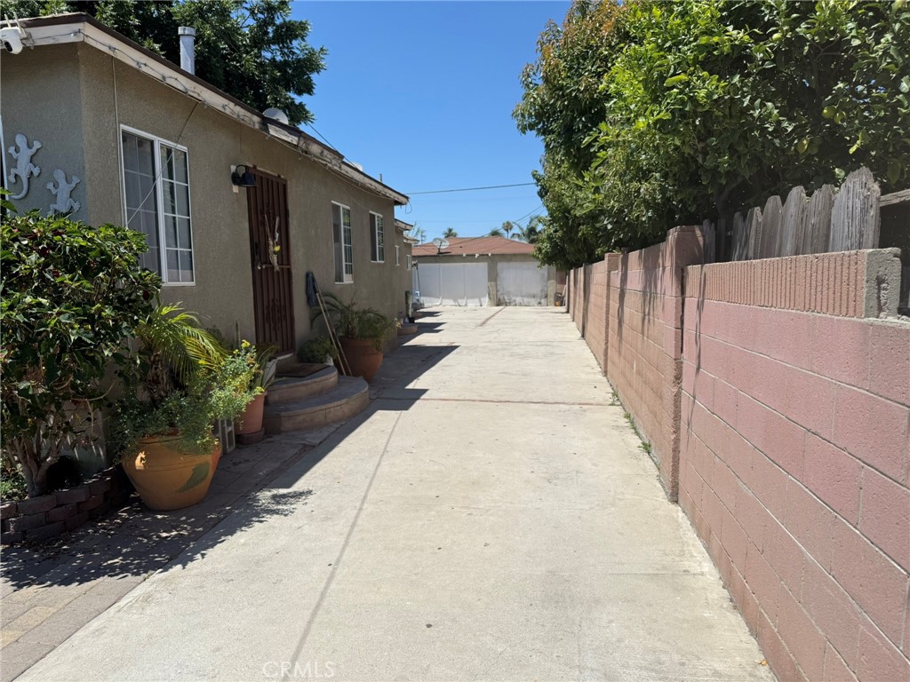 817 W Arbutus Street A