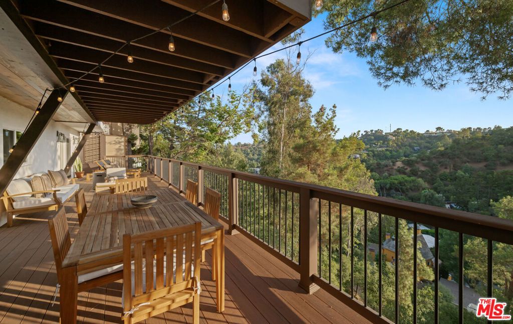 Photo of 8579 Skyline Drive, Los Angeles, CA 90046 (MLS # 25599221)