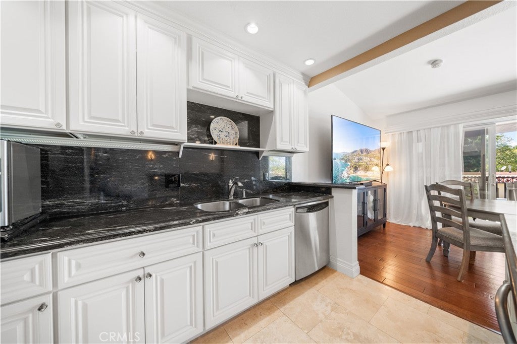 2326 Vista Hogar, Newport Beach CA 92660 - Photo 8