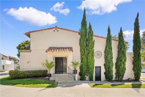 Photo of 2326 Vista Hogar, Newport Beach, CA 92660 (MLS # OC26131984)