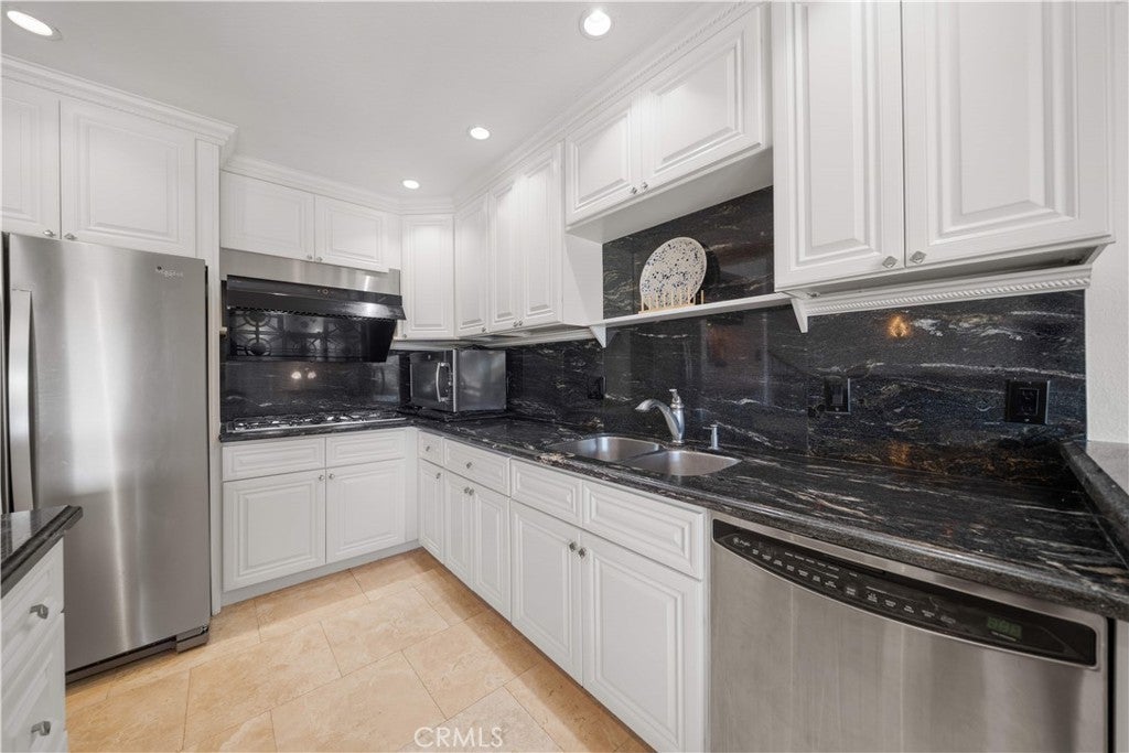 2326 Vista Hogar, Newport Beach CA 92660 - Photo 10