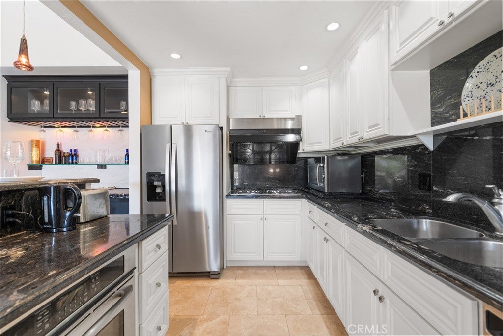 2326 Vista Hogar, Newport Beach CA 92660 - Photo 9