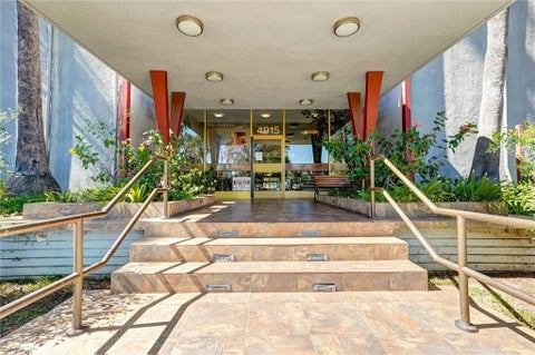 Tiny photo for 4915 Tyrone AVE #325, Sherman Oaks, CA 91423 (MLS # SR26225627)