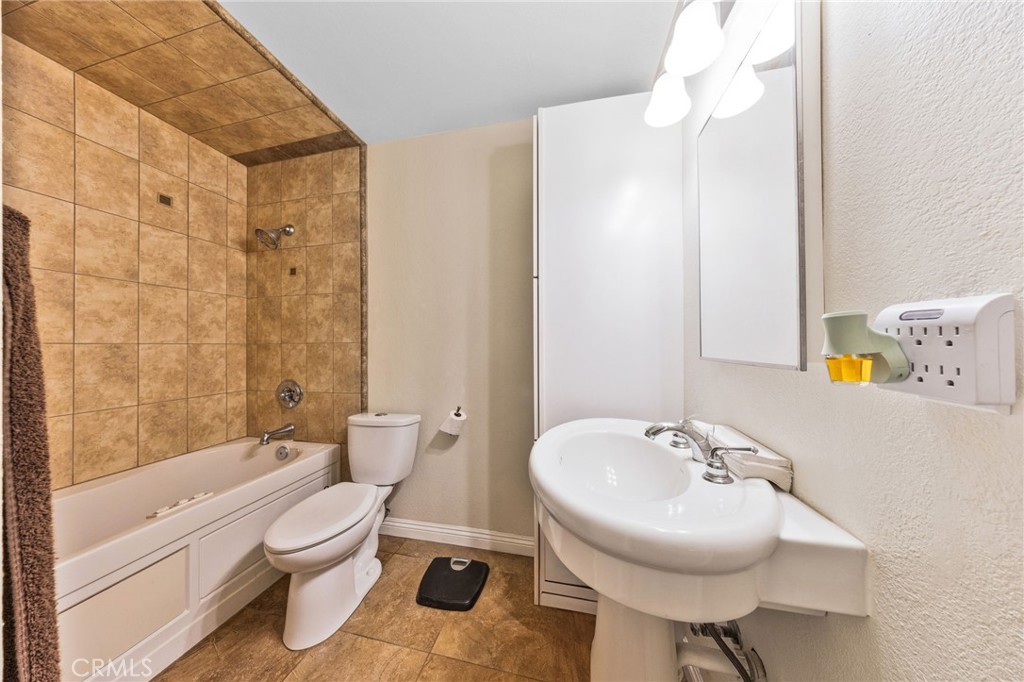 TR 715 LOT 32 - Residential