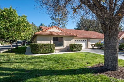 Photo of 19921 Avenue Of The Oaks, Newhall, CA 91321 (MLS # SR26047261)