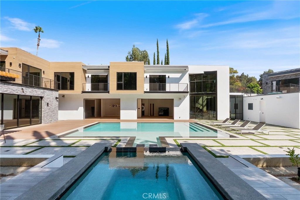 Photo of 4653 Vanalden Avenue, Tarzana, CA 91356 (MLS # SR26005771)