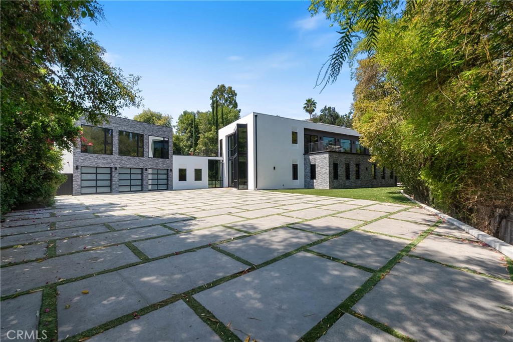 4653 Vanalden Avenue