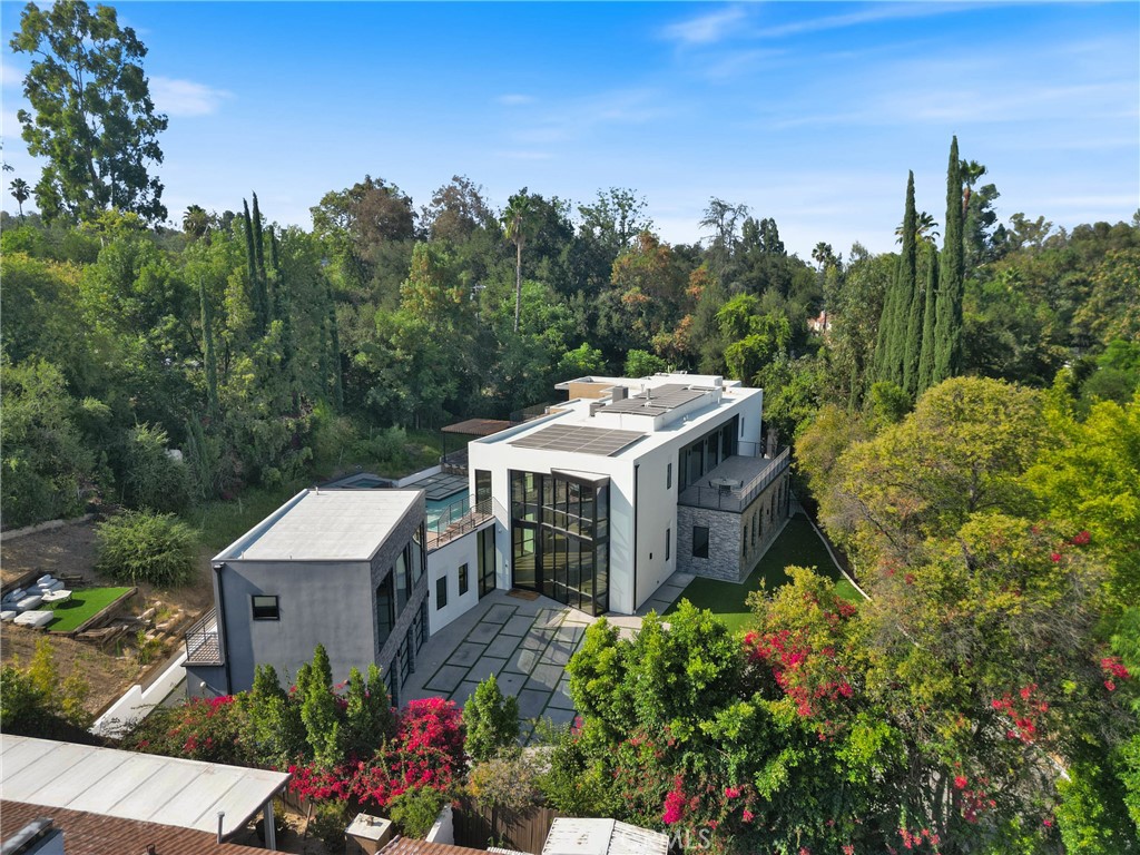 4653 Vanalden Avenue