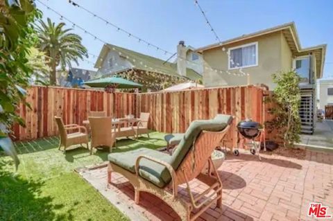Photo of 35 35 Â½ DUDLEY Avenue #1/2, Venice, CA 90291 (MLS # 25616575)