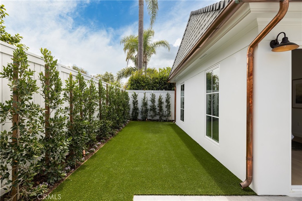 1112 Pembroke Lane, Newport Beach CA 92660 - Photo 37