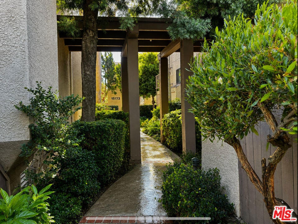 15173 Magnolia Boulevard E
