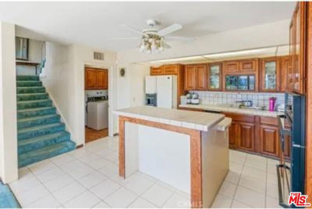 Photo of 4938 Medina Road, Woodland Hills, CA 91364 (MLS # 25533889)