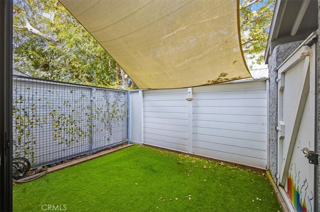 1915 Rockefeller Lane E