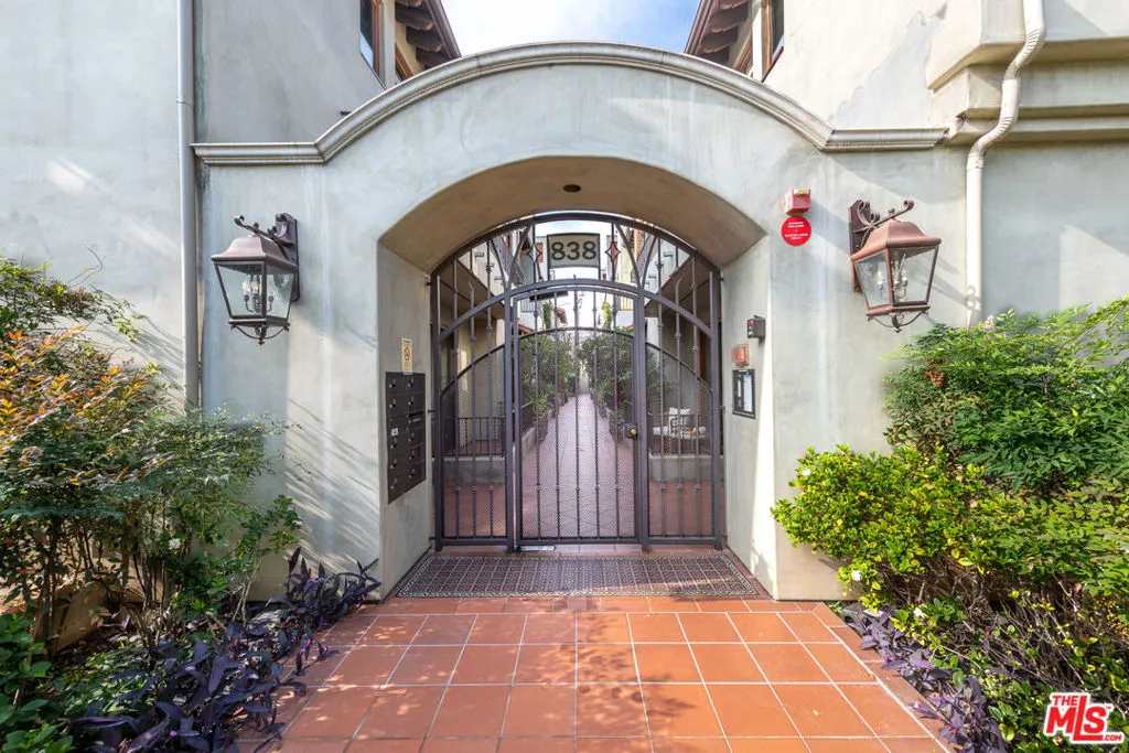 Santa Monica, California 90403, United States, 2 Bedrooms Bedrooms, ,3 BathroomsBathrooms,Residential,Active,157019