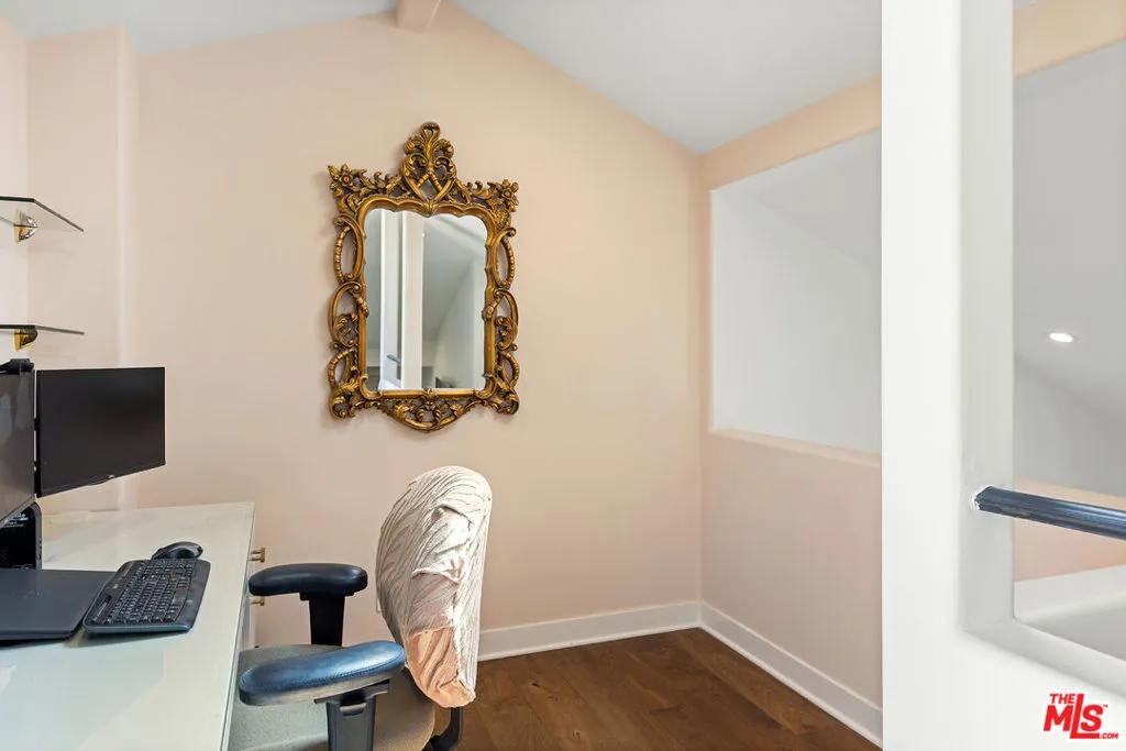 Santa Monica, California 90403, United States, 2 Bedrooms Bedrooms, ,3 BathroomsBathrooms,Residential,Active,157019