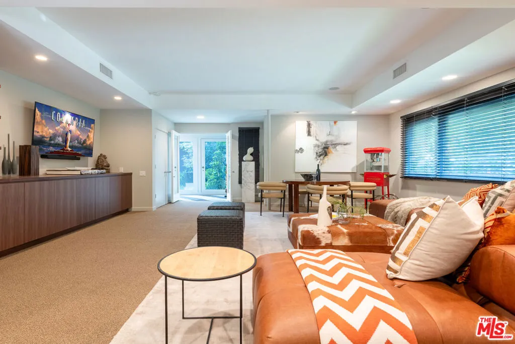 Encino, California 91436, United States, 5 Bedrooms Bedrooms, ,6 BathroomsBathrooms,Residential,Active,236038