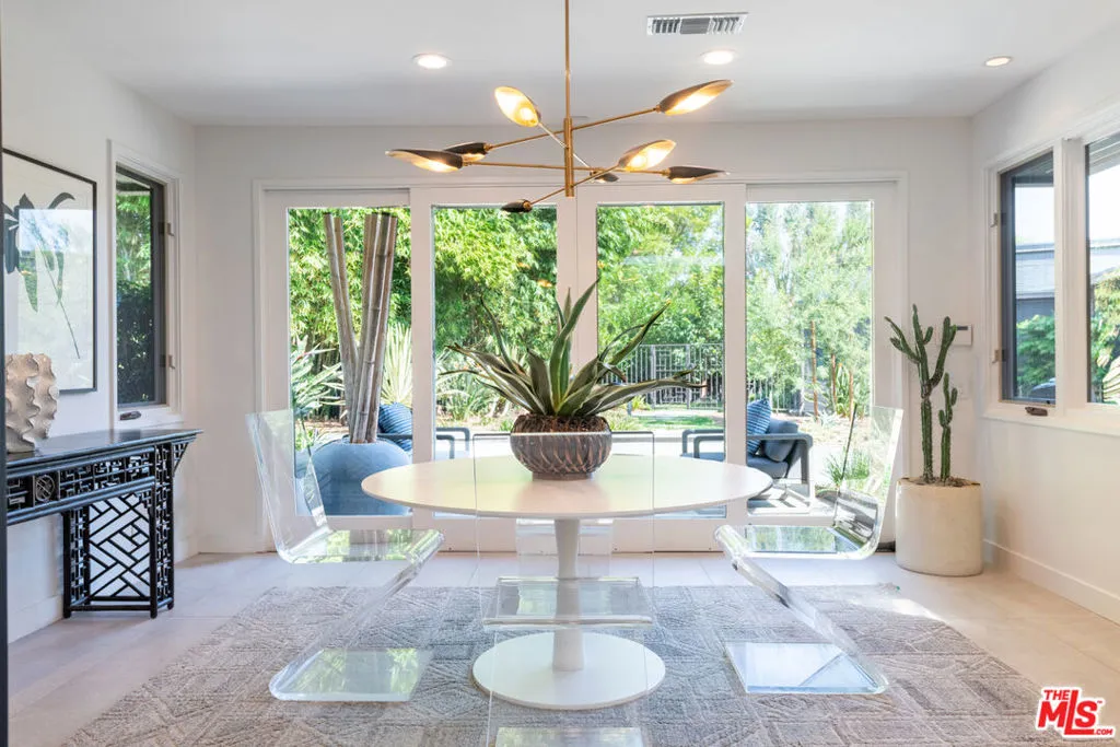 Encino, California 91436, United States, 5 Bedrooms Bedrooms, ,6 BathroomsBathrooms,Residential,Active,236038