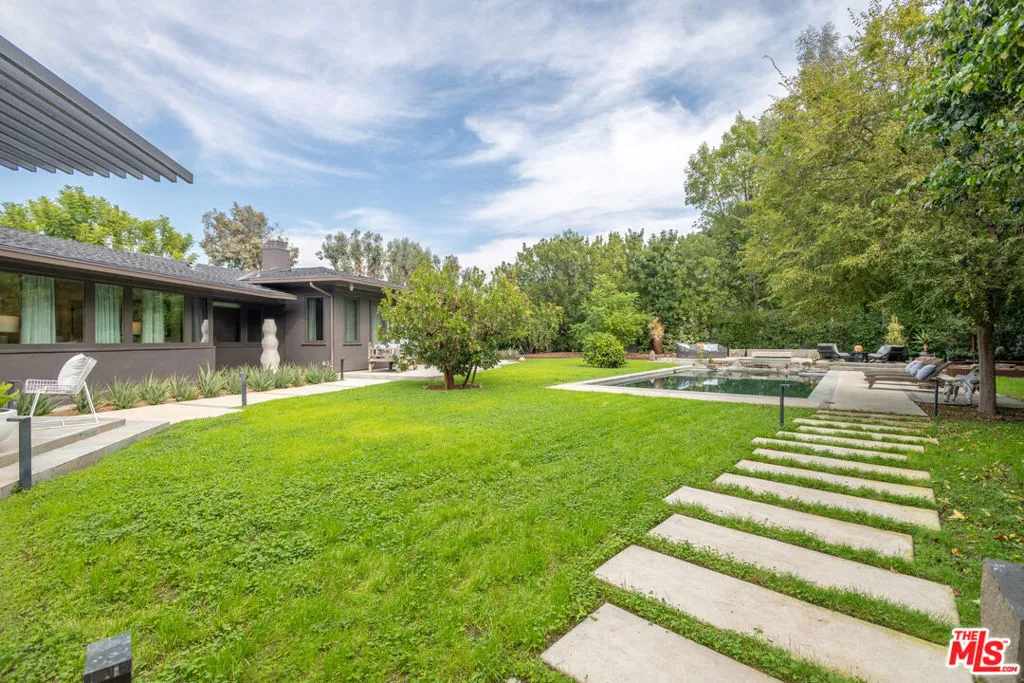 Encino, California 91436, United States, 5 Bedrooms Bedrooms, ,6 BathroomsBathrooms,Residential,Active,236038