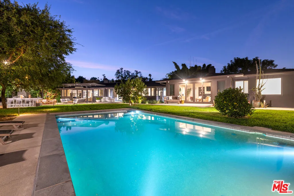 Encino, California 91436, United States, 5 Bedrooms Bedrooms, ,6 BathroomsBathrooms,Residential,Active,236038