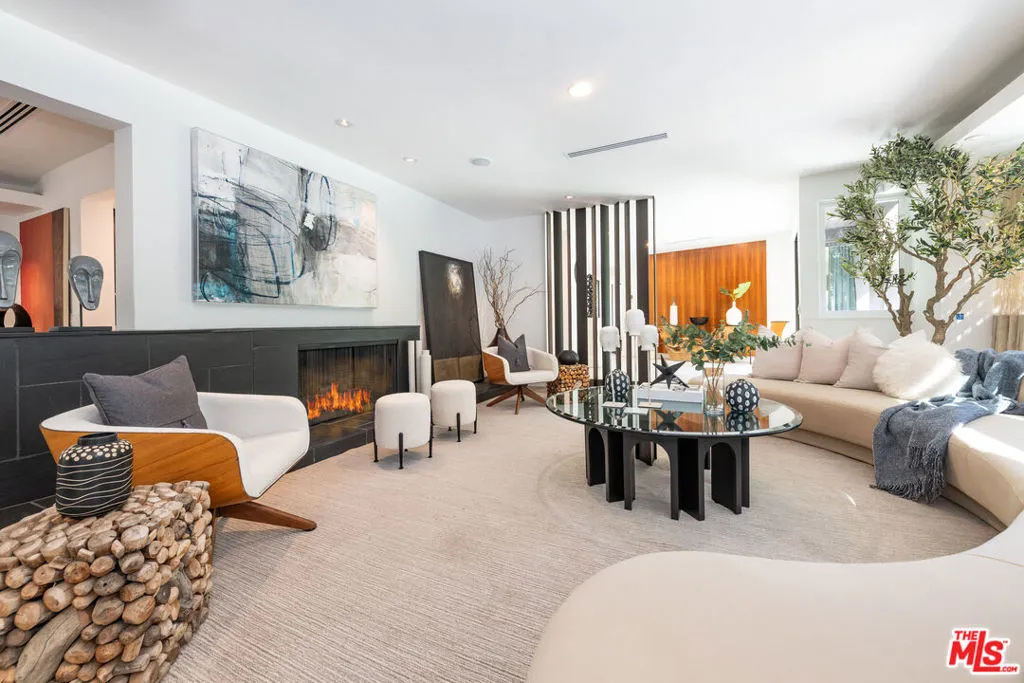 Encino, California 91436, United States, 5 Bedrooms Bedrooms, ,6 BathroomsBathrooms,Residential,Active,236038