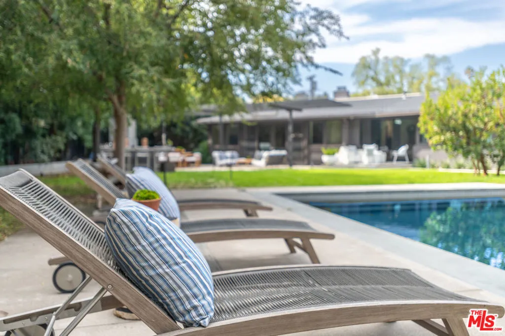 Encino, California 91436, United States, 5 Bedrooms Bedrooms, ,6 BathroomsBathrooms,Residential,Active,236038