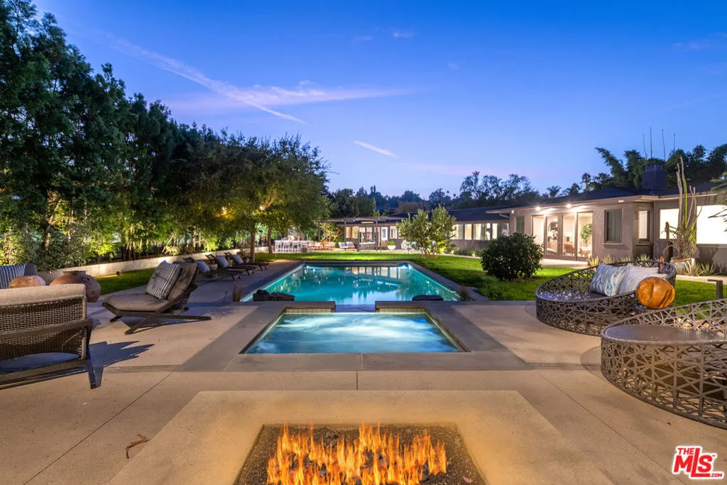 Encino, California 91436, United States, 5 Bedrooms Bedrooms, ,6 BathroomsBathrooms,Residential,Active,236038