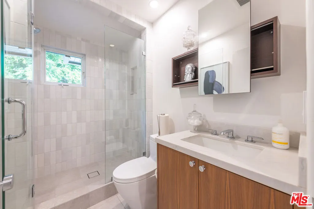 Encino, California 91436, United States, 5 Bedrooms Bedrooms, ,6 BathroomsBathrooms,Residential,Active,236038