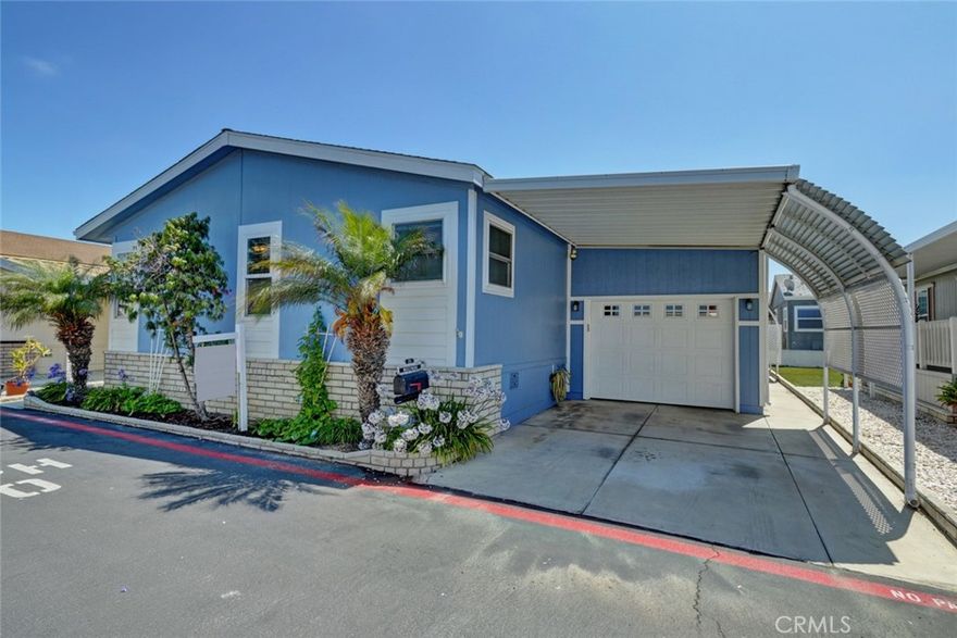 1,800 SqFt *** GARAGE *** private patio *** A/C *** wood flooring *** island kitchen *** breakfast nook & dining room *** tons of storage *** BIG walk-in closet.