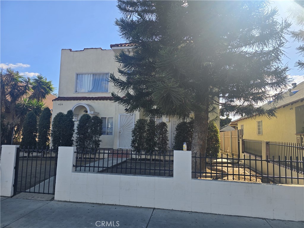 620 W 41st