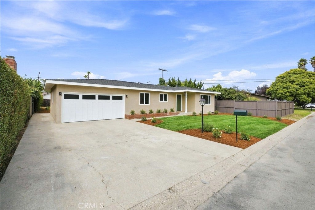 828 Willow