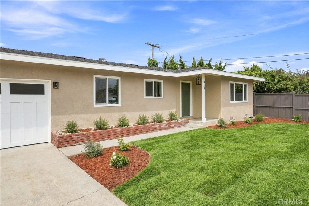 828 Willow