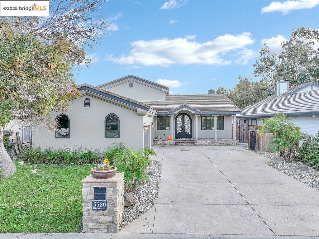 DISCOVERY BAY COUNTRY CLUB - Residential