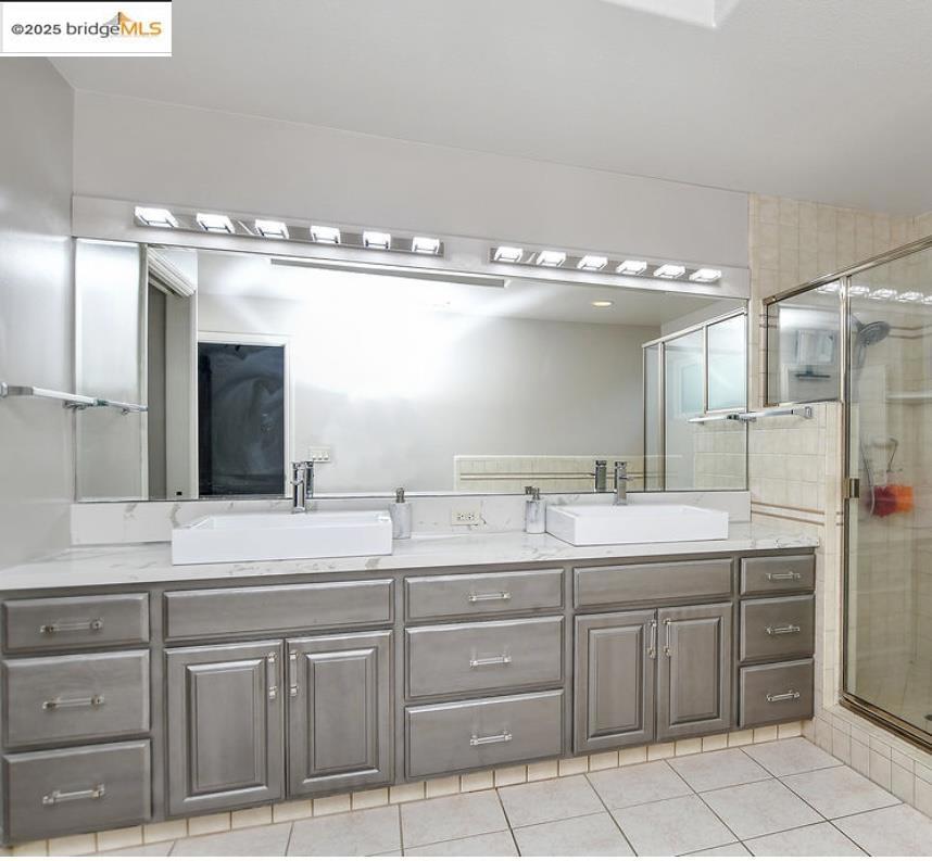 DISCOVERY BAY COUNTRY CLUB - Residential