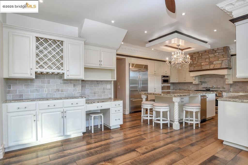 DISCOVERY BAY COUNTRY CLUB - Residential