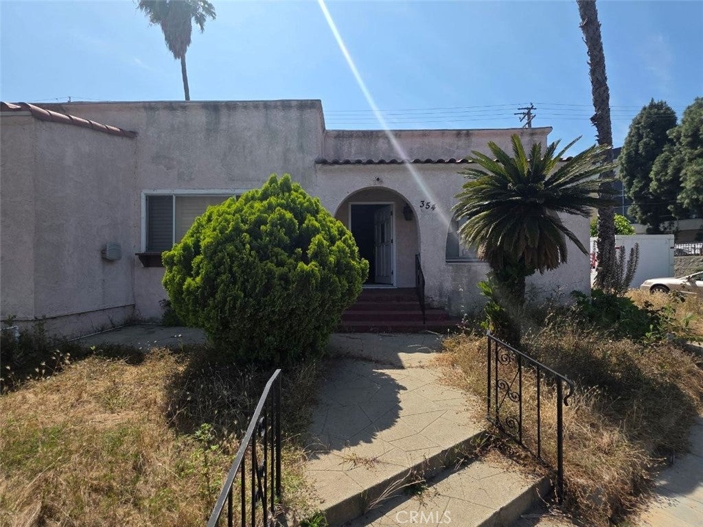 354 E Carson
