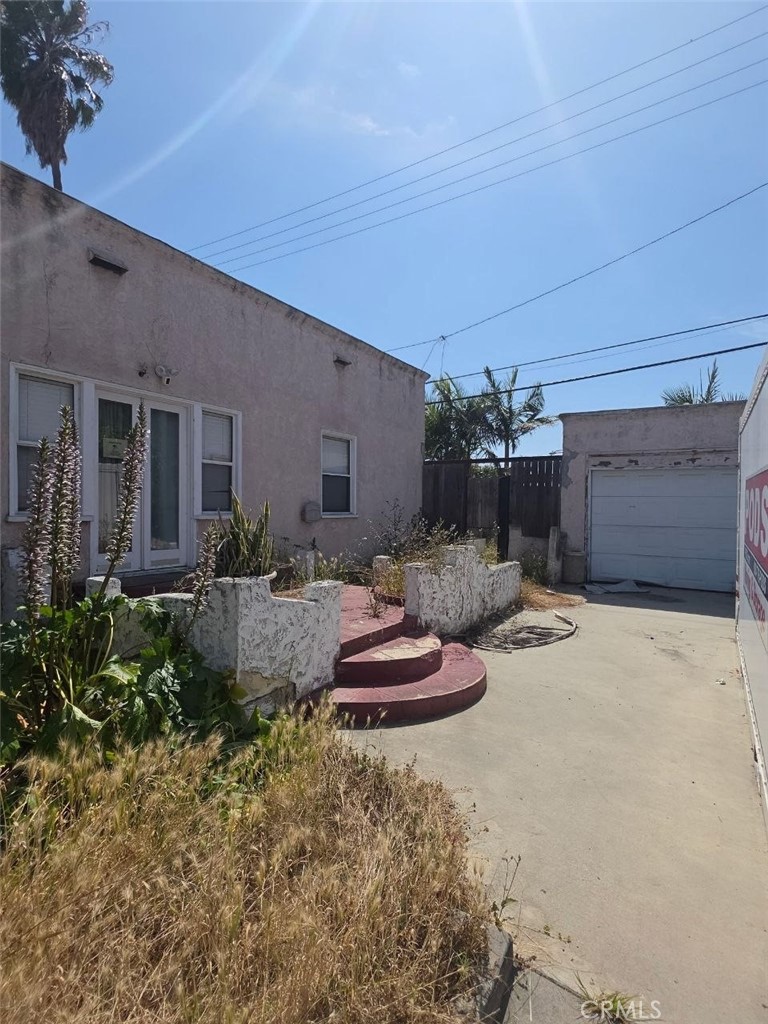 354 E Carson