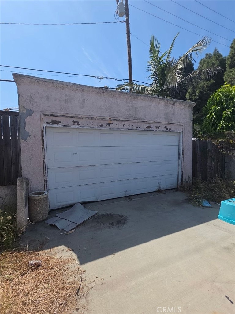 354 E Carson