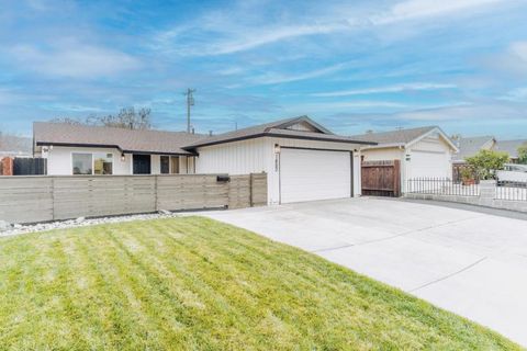 Photo of 1452 Lochner Drive, San Jose, CA 95127 (MLS # ML82034838)
