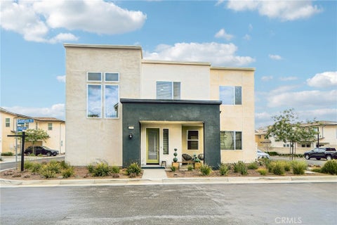 Photo of 27003 Goldfields Court, Valencia, CA 91381 (MLS # SR26115939)
