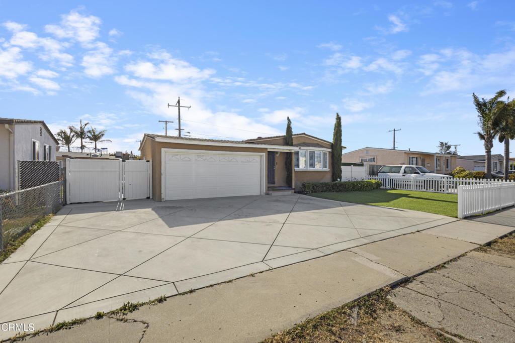 915 Maplewood Way