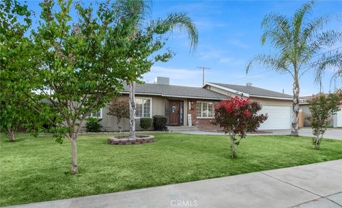 Photo of 1237 S Clover St, Visalia, CA 93277 (MLS # PI26146141)