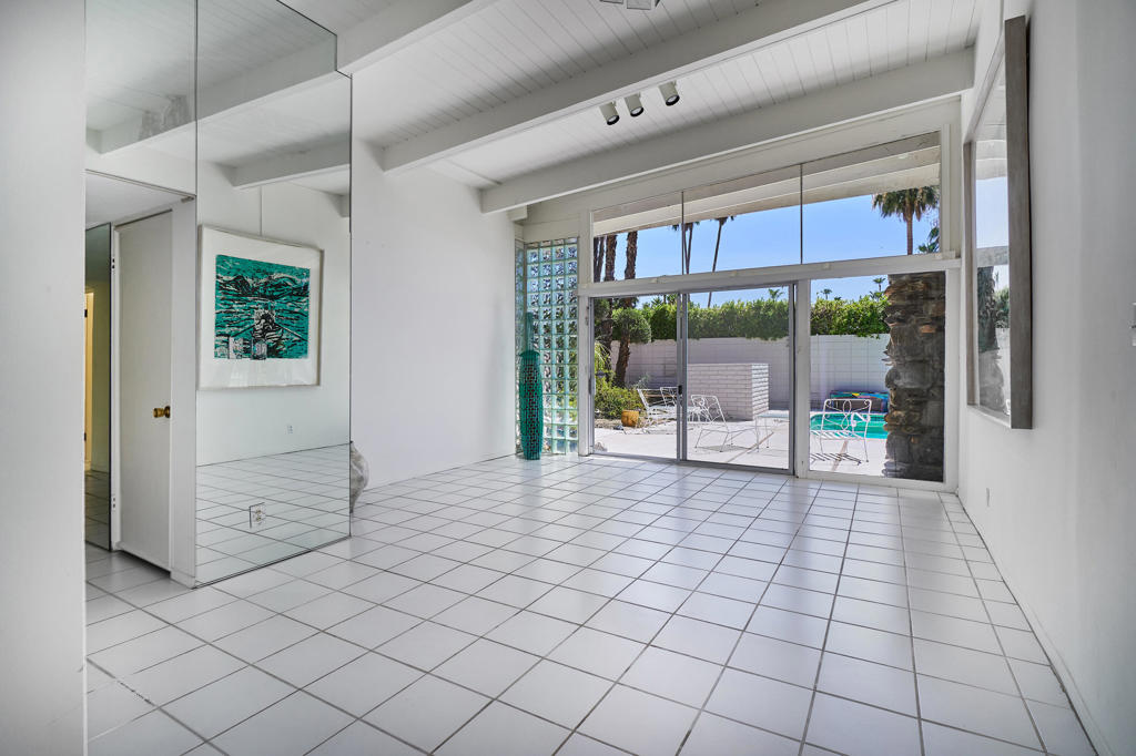 Vista Las Palmas - Residential