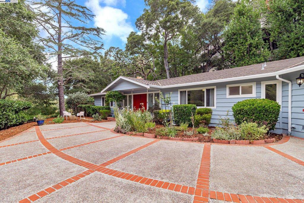 Properties 2 740 Dalehurst