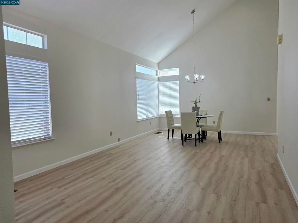 201 Fairbrook Ct