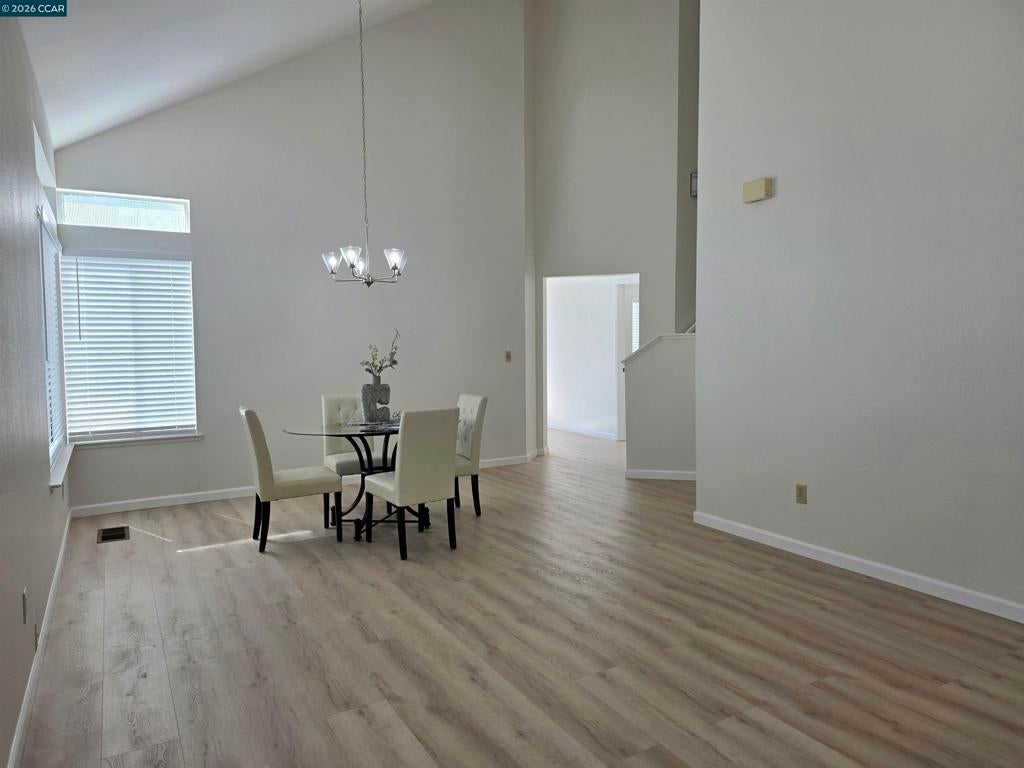201 Fairbrook Ct