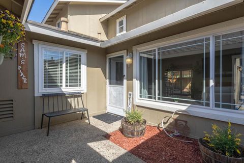 Photo of 19311 Creekside Circle, Salinas, CA 93908 (MLS # ML82038474)