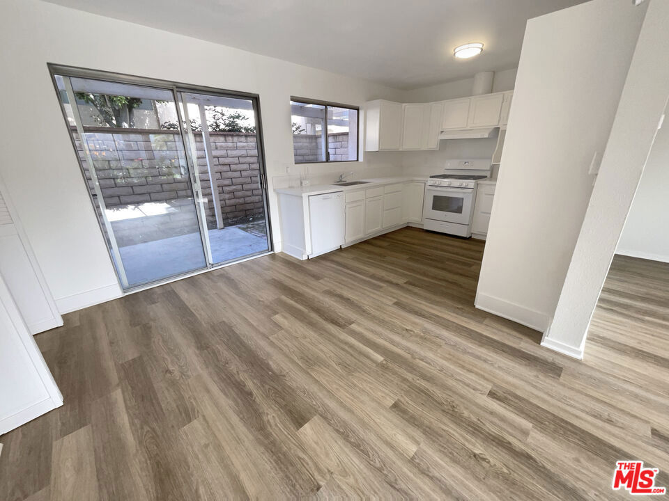 700 W La Veta Avenue H7