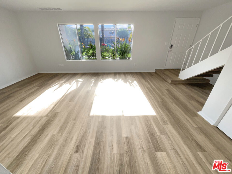 700 W La Veta Avenue H7