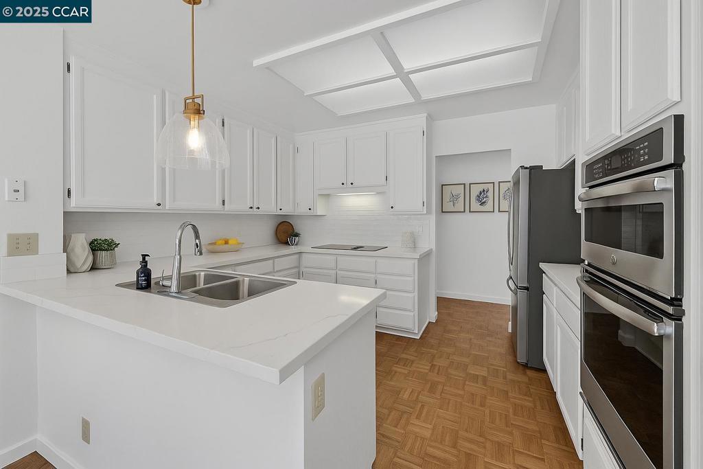 BLACKHAWK C. C. - Residential